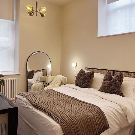 Luxury 2 Bedroom Flat In Central 토드모던 외부 사진