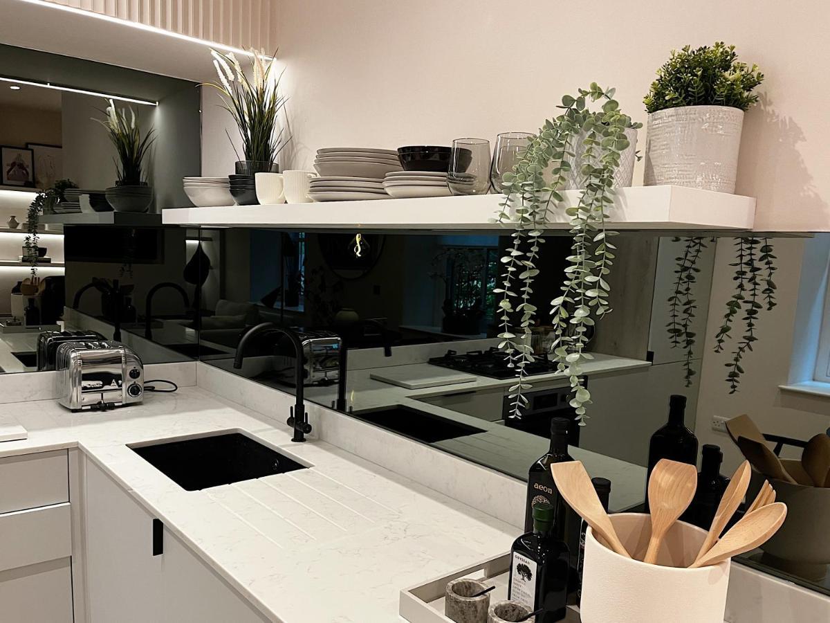 Luxury 2 Bedroom Flat In Central 토드모던 외부 사진