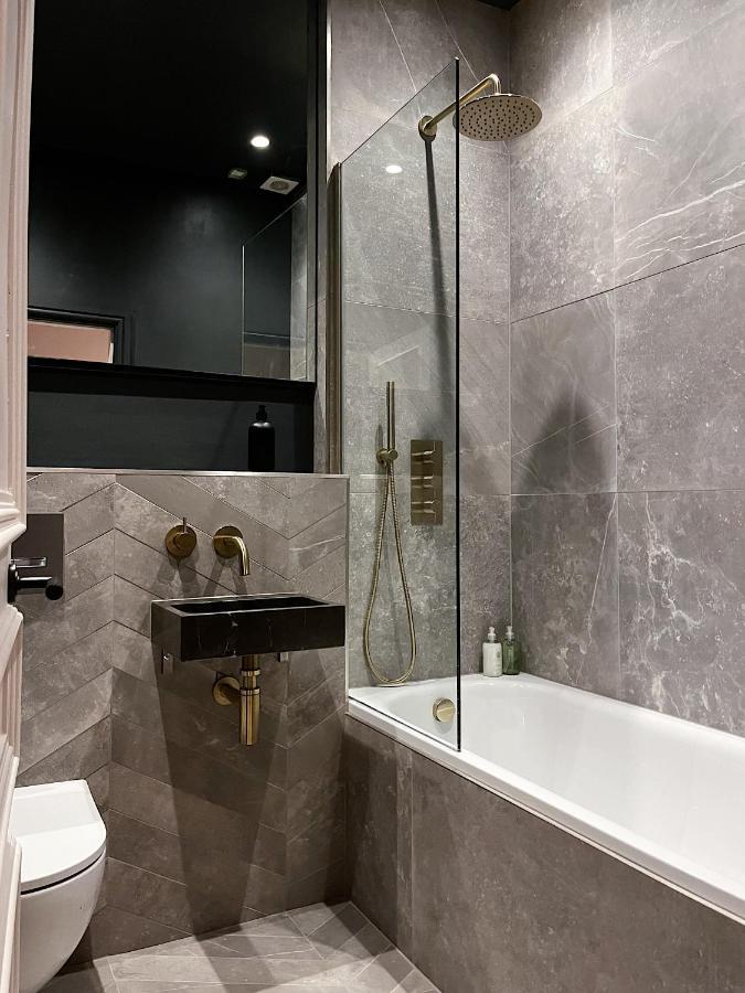 Luxury 2 Bedroom Flat In Central 토드모던 외부 사진